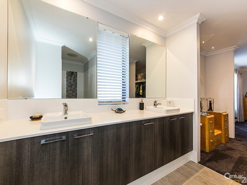 8 Putter Street, Yanchep WA 6035