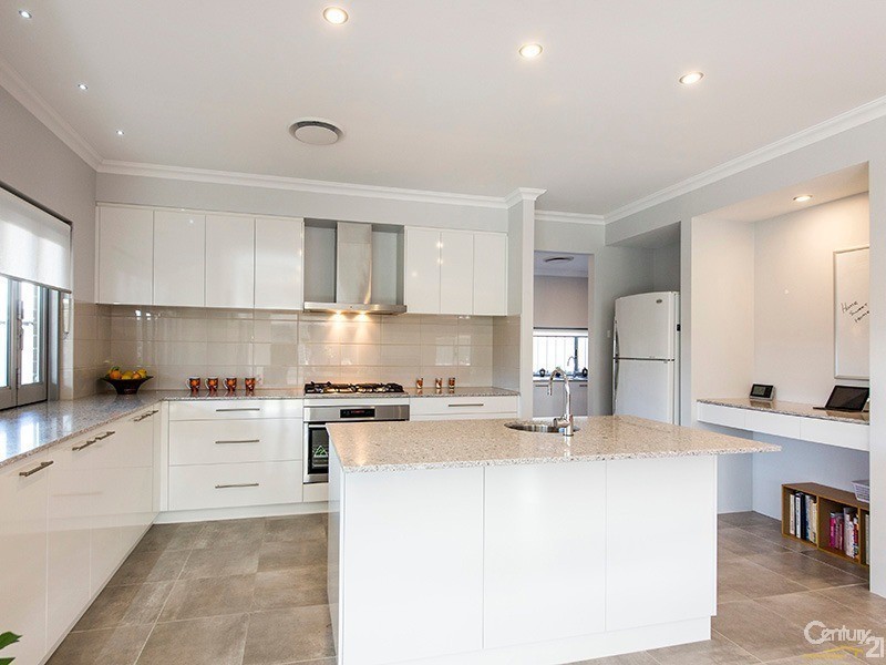 8 Putter Street, Yanchep WA 6035