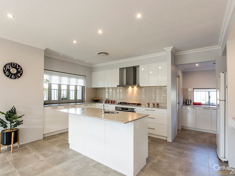 8 Putter Street, Yanchep WA 6035