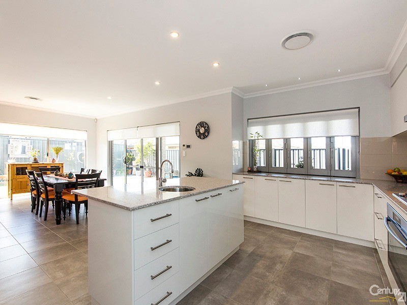 8 Putter Street, Yanchep WA 6035