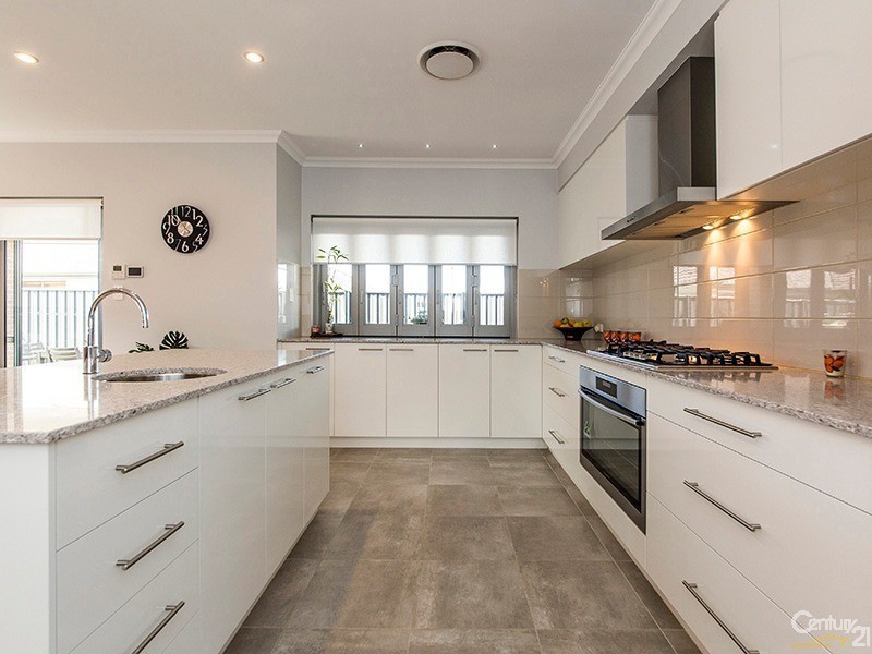 8 Putter Street, Yanchep WA 6035