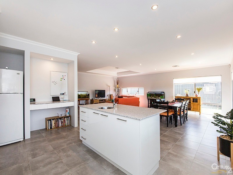 8 Putter Street, Yanchep WA 6035