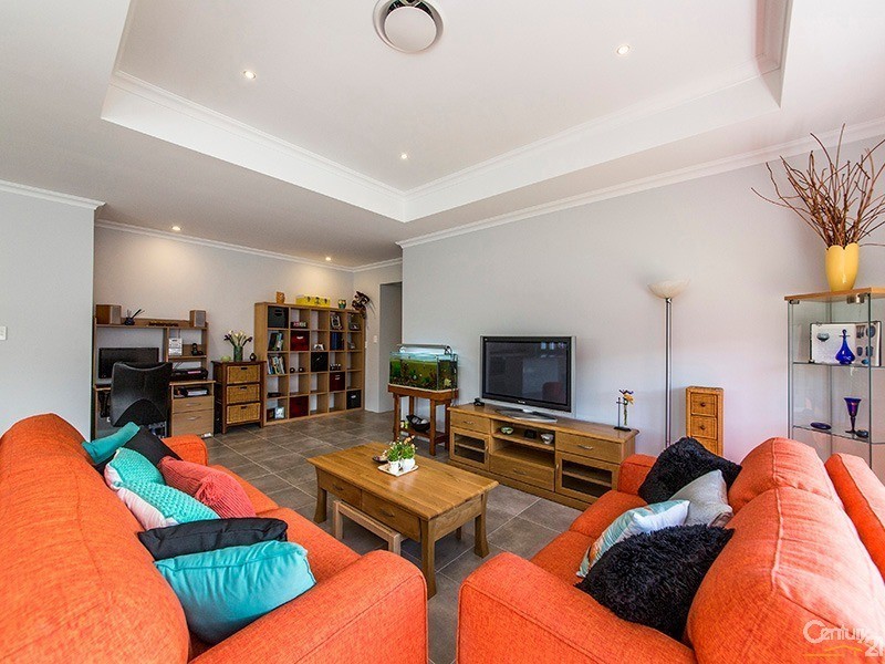 8 Putter Street, Yanchep WA 6035