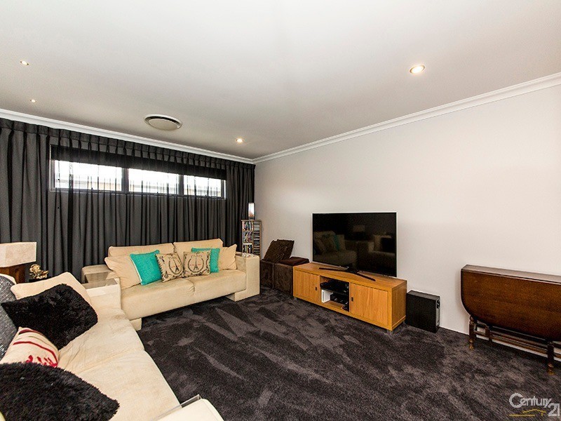 8 Putter Street, Yanchep WA 6035