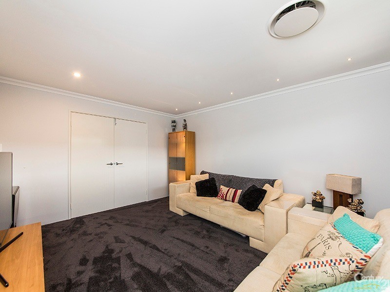 8 Putter Street, Yanchep WA 6035