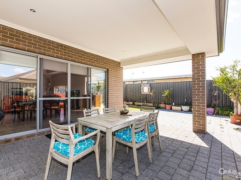 8 Putter Street, Yanchep WA 6035