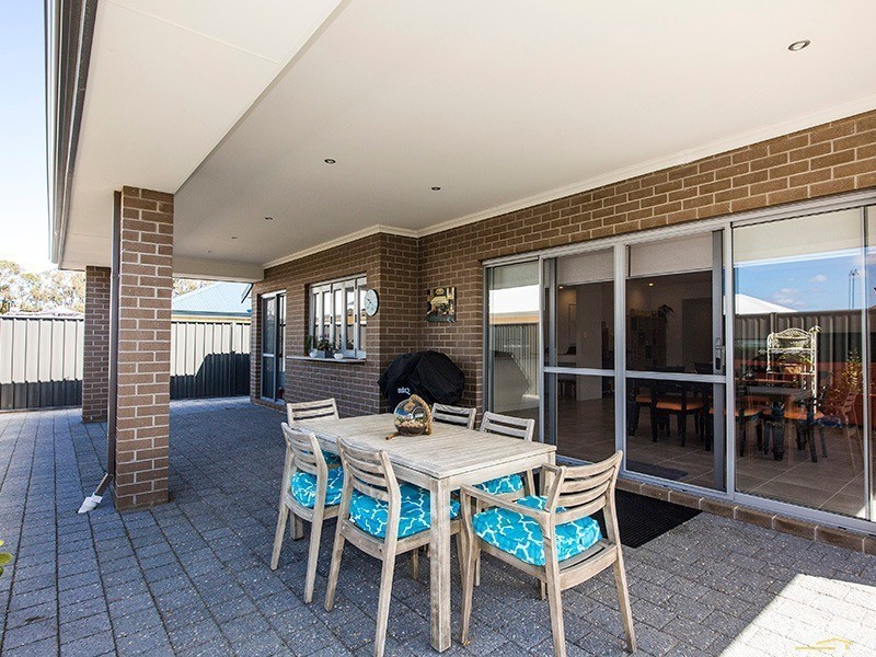 8 Putter Street, Yanchep WA 6035