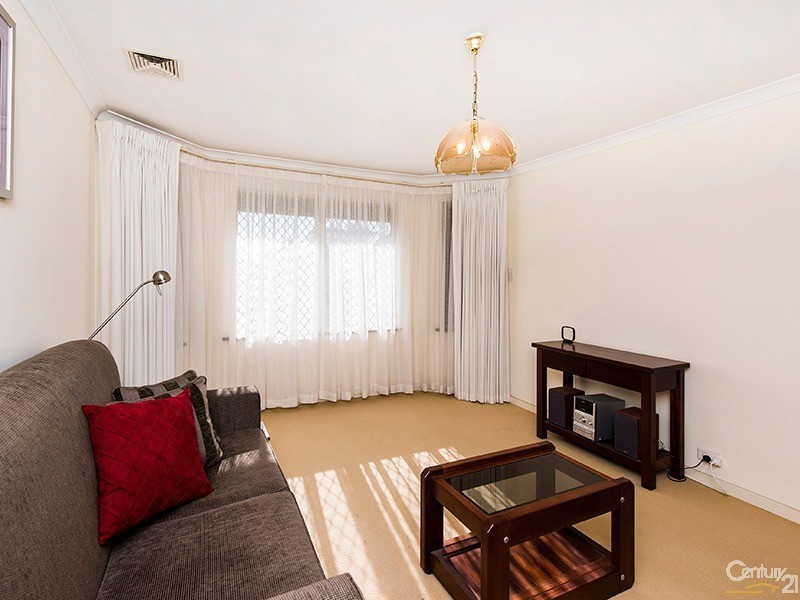 8 Waterside Crescent, Gwelup WA 6018