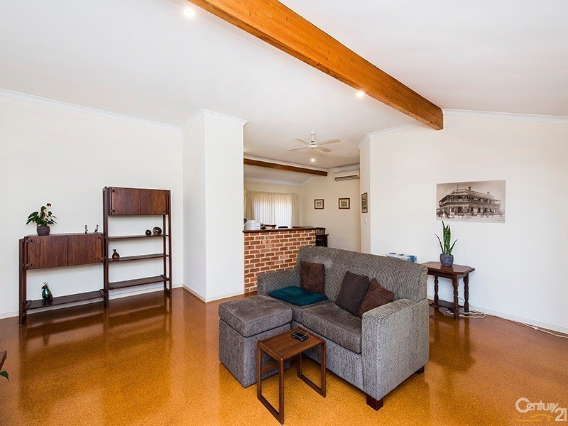 8 Waterside Crescent, Gwelup WA 6018