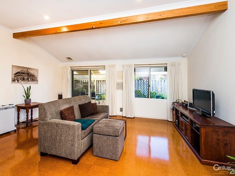 8 Waterside Crescent, Gwelup WA 6018