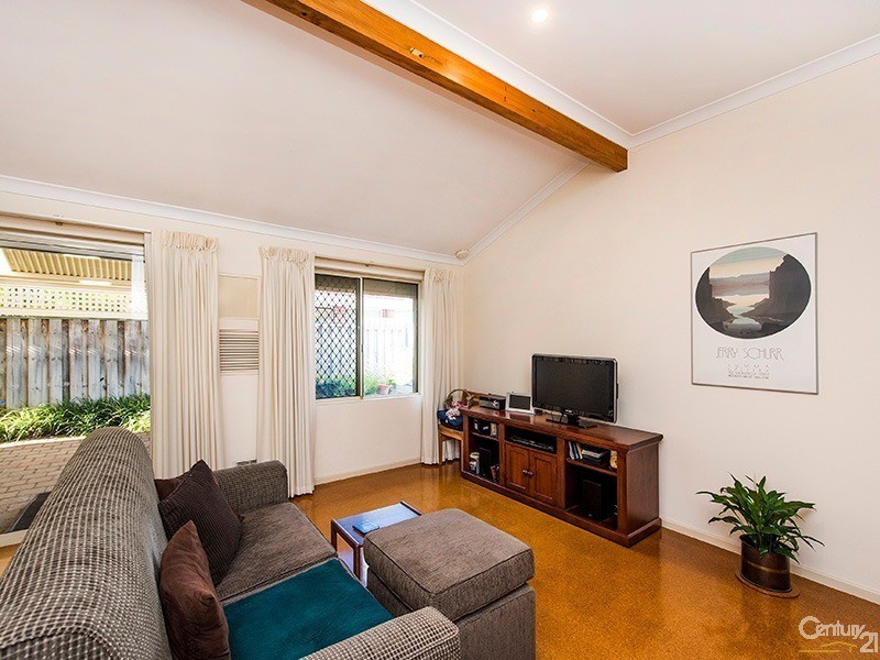 8 Waterside Crescent, Gwelup WA 6018