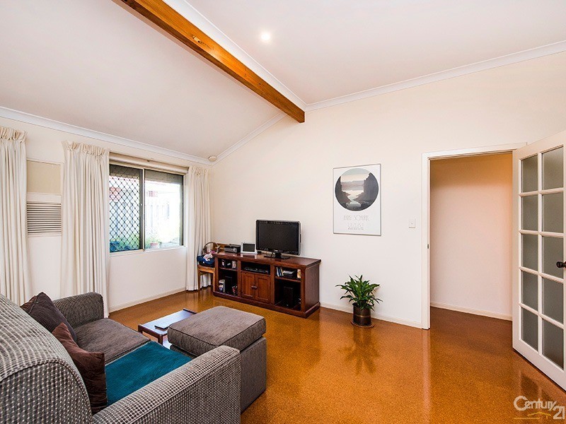 8 Waterside Crescent, Gwelup WA 6018