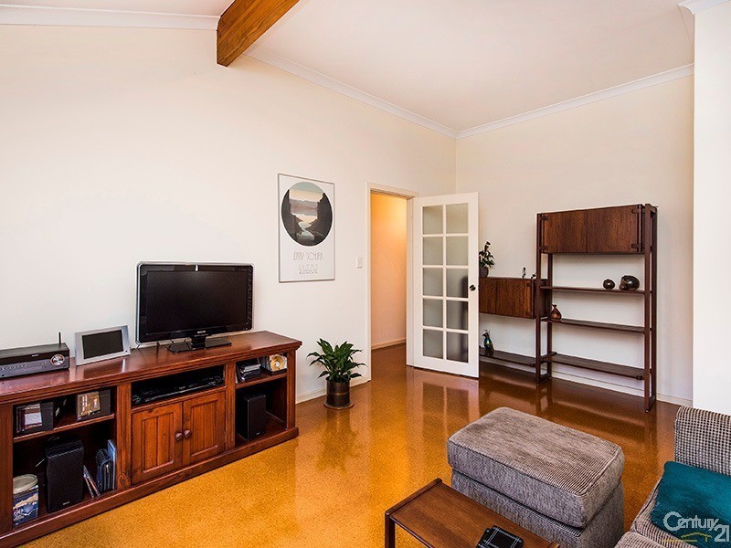 8 Waterside Crescent, Gwelup WA 6018