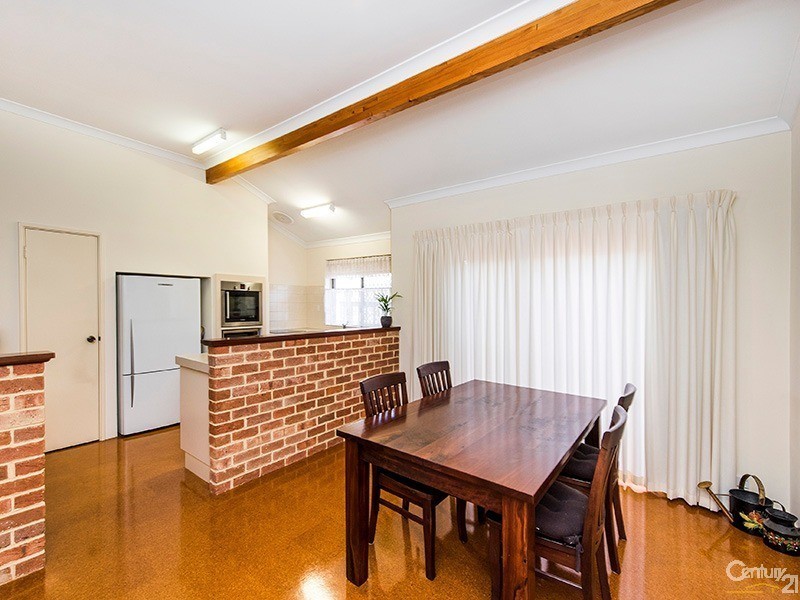 8 Waterside Crescent, Gwelup WA 6018