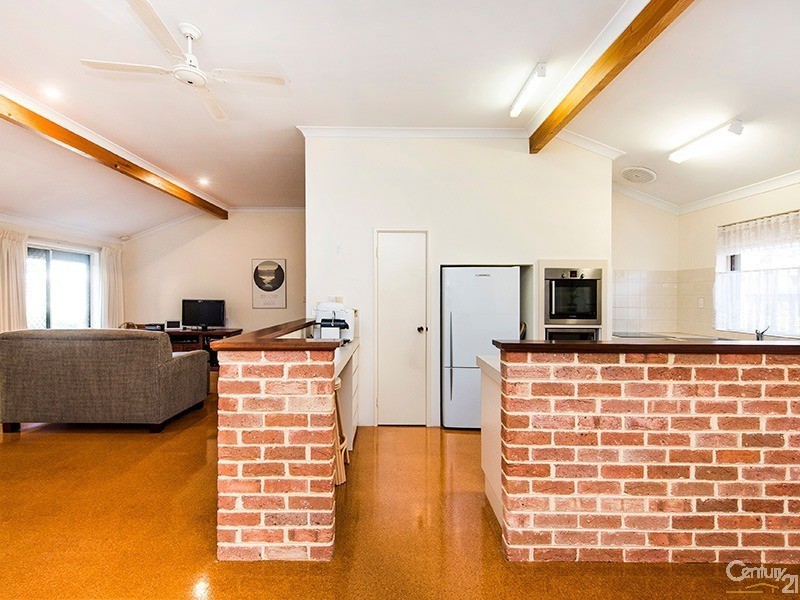 8 Waterside Crescent, Gwelup WA 6018