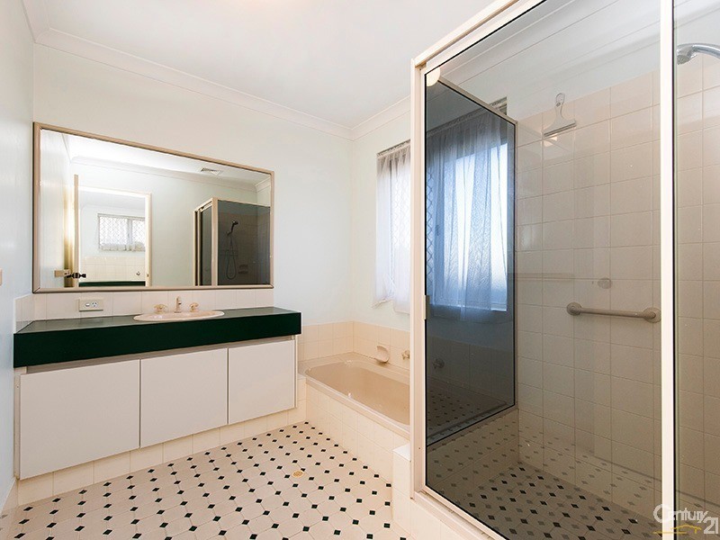 8 Waterside Crescent, Gwelup WA 6018