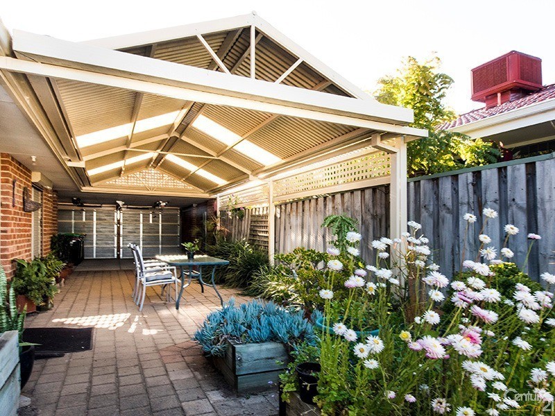 8 Waterside Crescent, Gwelup WA 6018