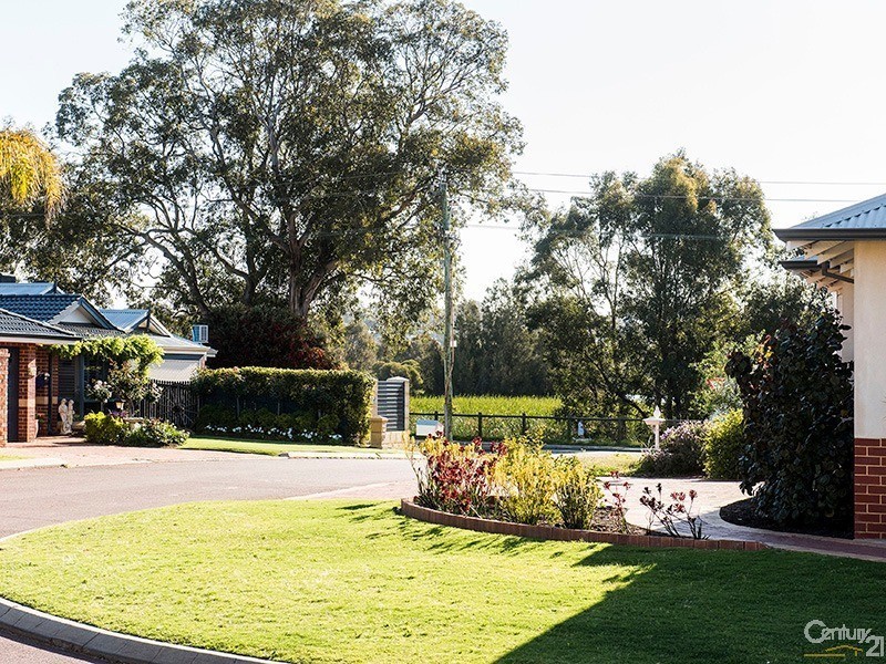 8 Waterside Crescent, Gwelup WA 6018