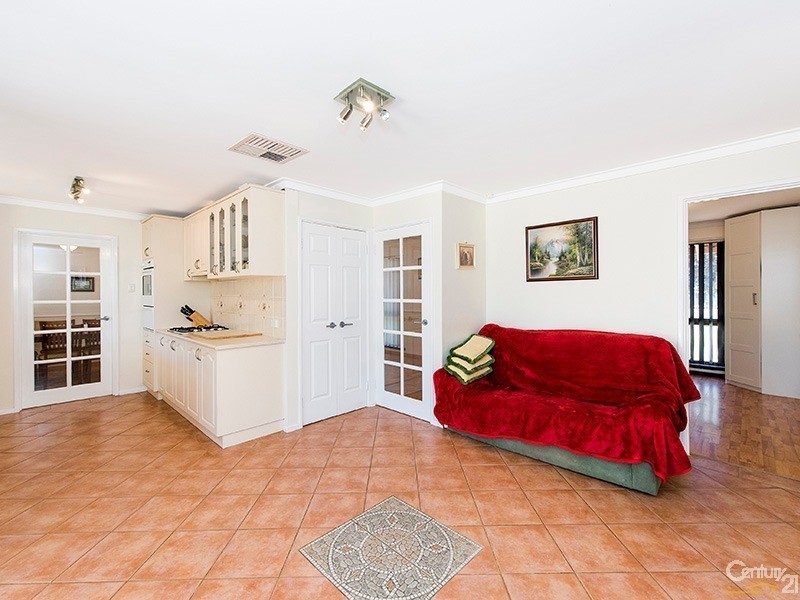 5 Pacific Way, Beldon WA 6027