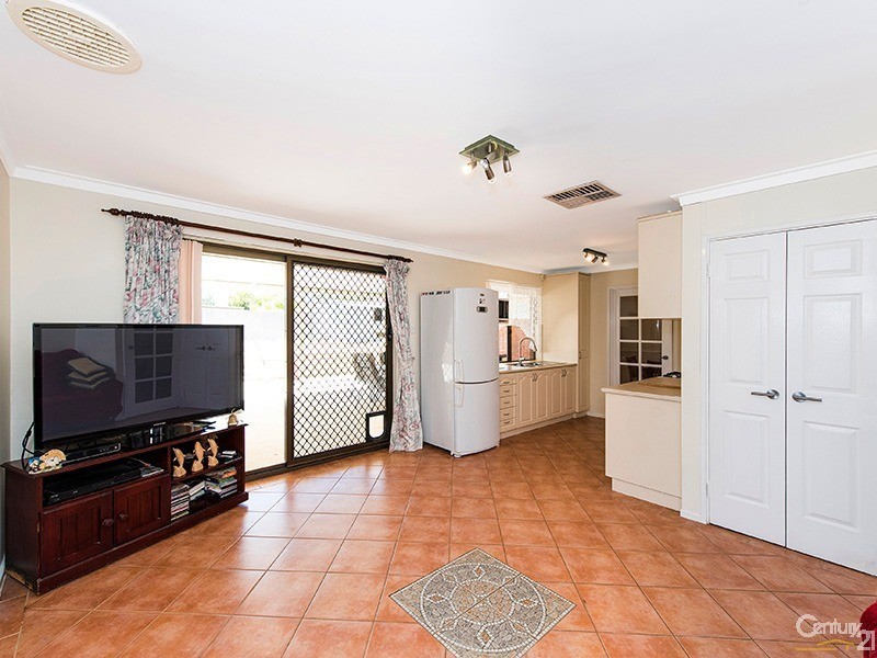5 Pacific Way, Beldon WA 6027