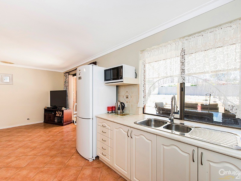 5 Pacific Way, Beldon WA 6027