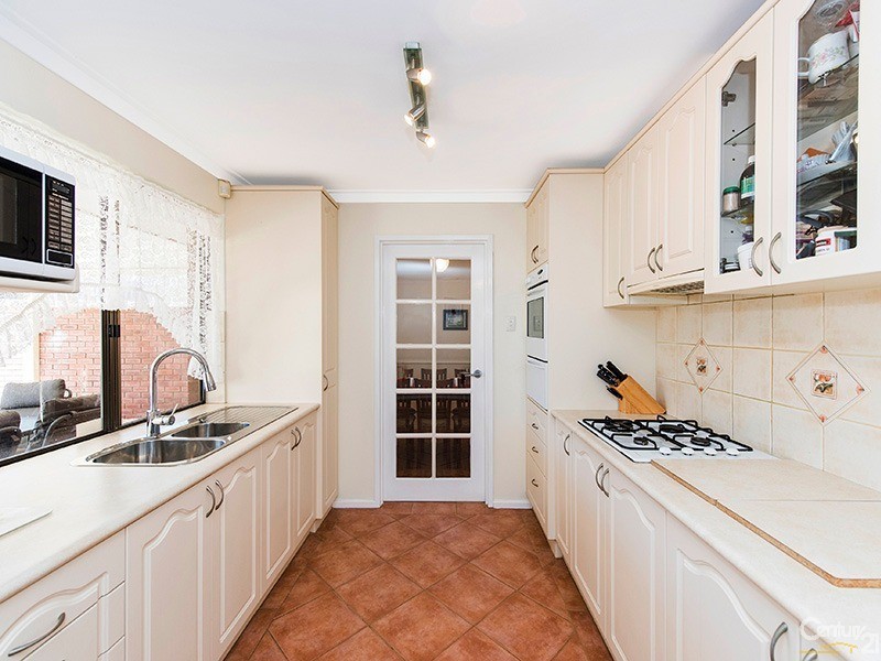 5 Pacific Way, Beldon WA 6027