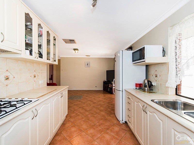 5 Pacific Way, Beldon WA 6027