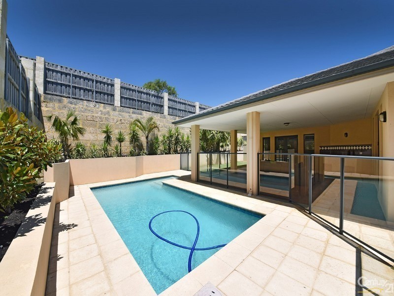 4 Birkenhead Ridge, Mindarie WA 6030