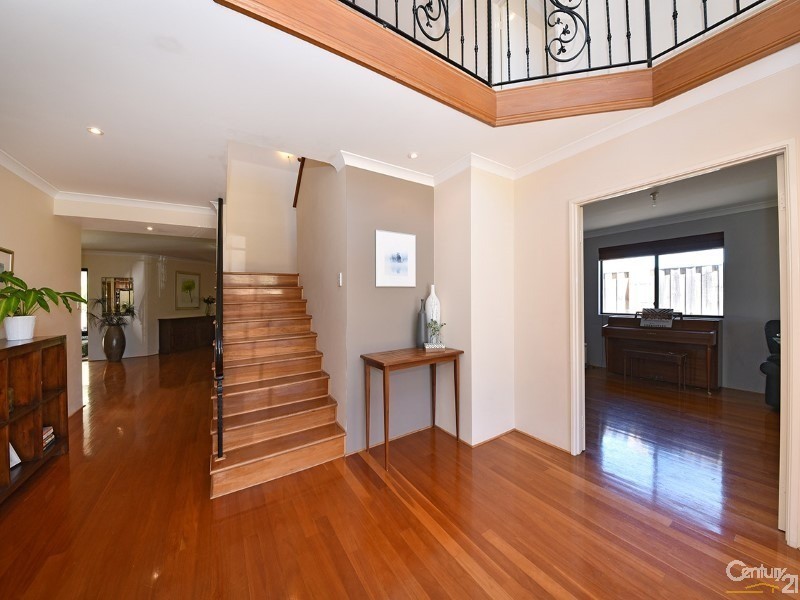 4 Birkenhead Ridge, Mindarie WA 6030