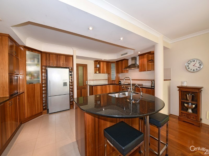 4 Birkenhead Ridge, Mindarie WA 6030