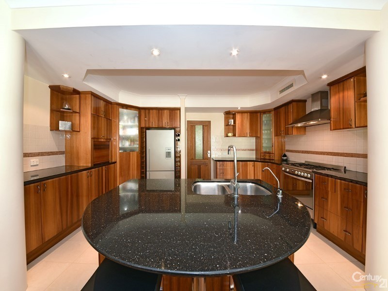 4 Birkenhead Ridge, Mindarie WA 6030