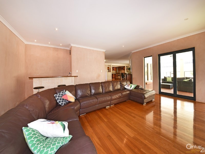 4 Birkenhead Ridge, Mindarie WA 6030