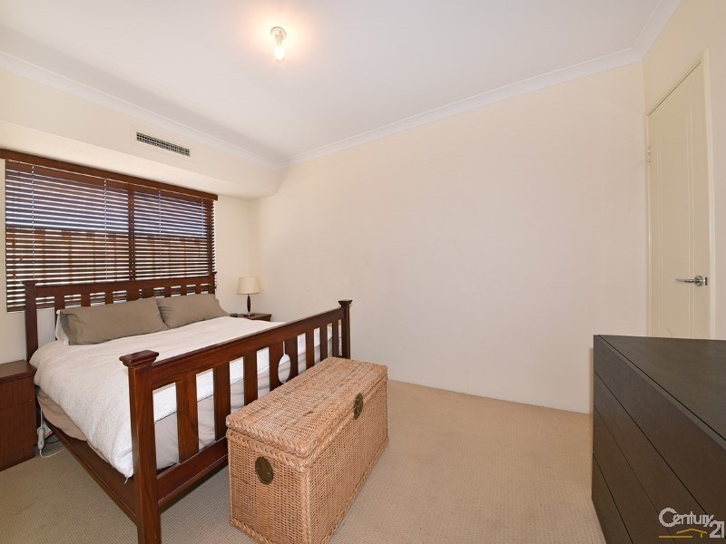 4 Birkenhead Ridge, Mindarie WA 6030