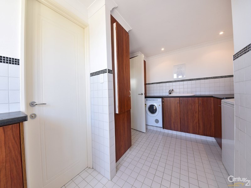 4 Birkenhead Ridge, Mindarie WA 6030