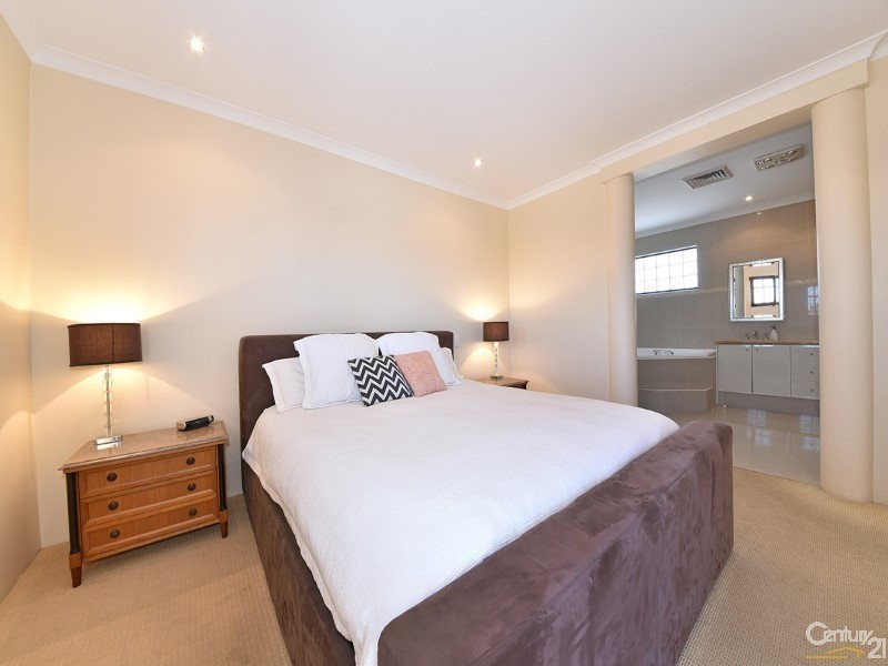 4 Birkenhead Ridge, Mindarie WA 6030