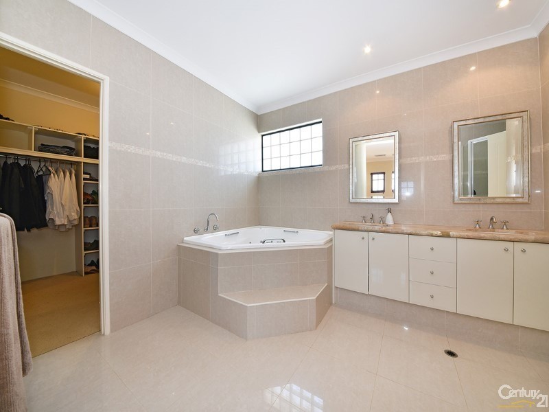 4 Birkenhead Ridge, Mindarie WA 6030