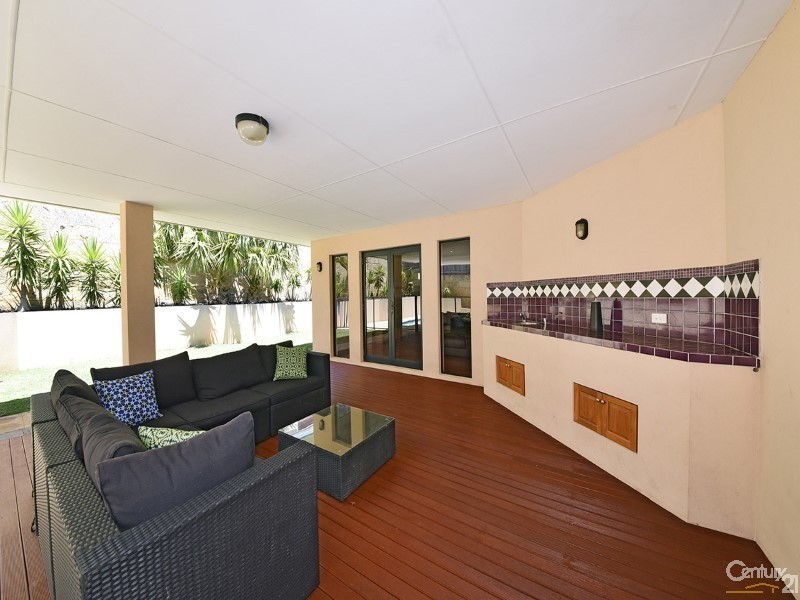 4 Birkenhead Ridge, Mindarie WA 6030