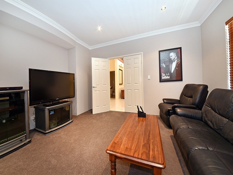 6 Eton Pass, Mindarie WA 6030