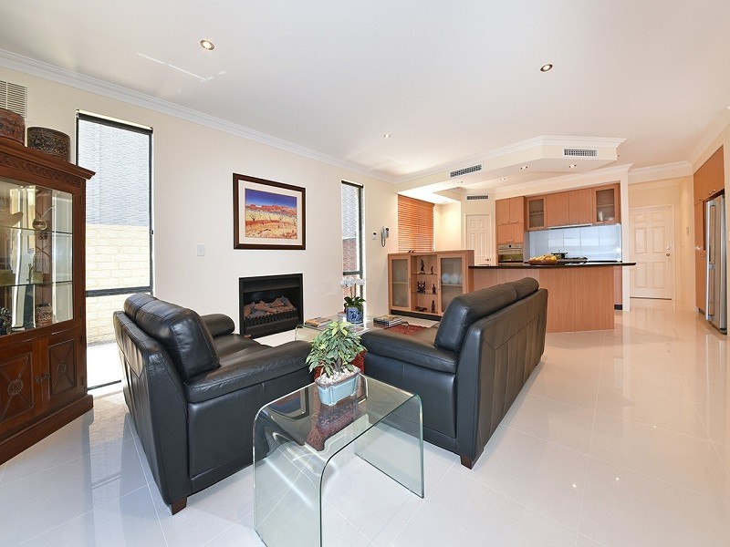 6 Eton Pass, Mindarie WA 6030