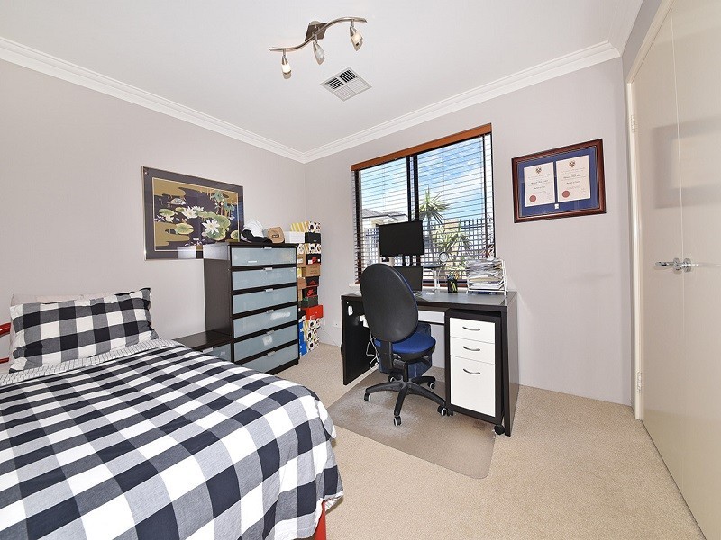 6 Eton Pass, Mindarie WA 6030