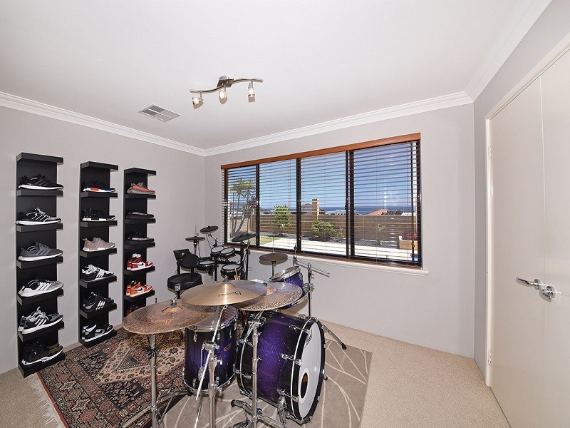 6 Eton Pass, Mindarie WA 6030
