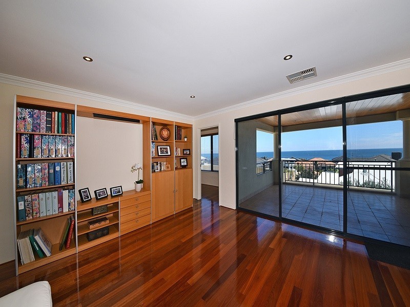 6 Eton Pass, Mindarie WA 6030