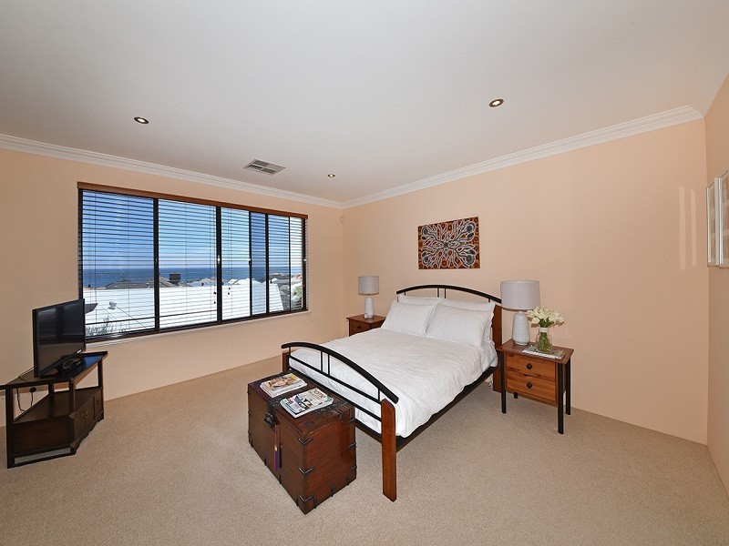 6 Eton Pass, Mindarie WA 6030
