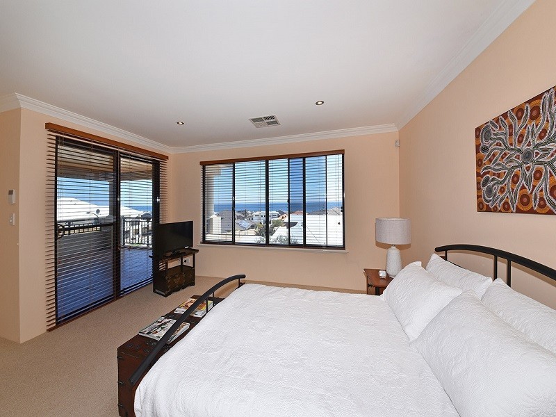 6 Eton Pass, Mindarie WA 6030