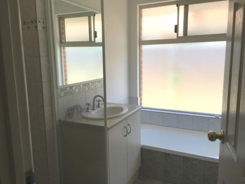 11 St Stephens Crescent, Tapping WA 6065