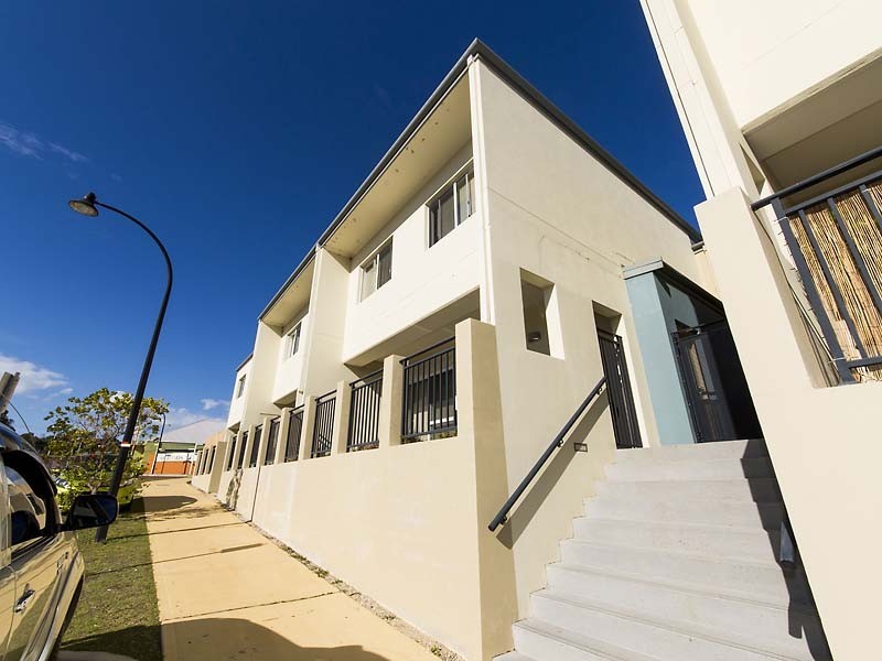 27/10 27/10 Pavonia Link, Clarkson WA 6030