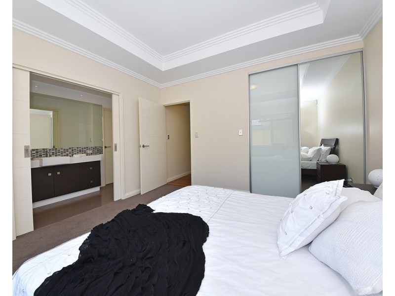 4 Eton Pass, Mindarie WA 6030