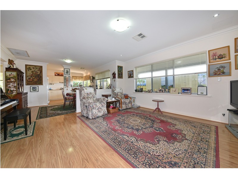 10 Langston Drive, Yanchep WA 6035