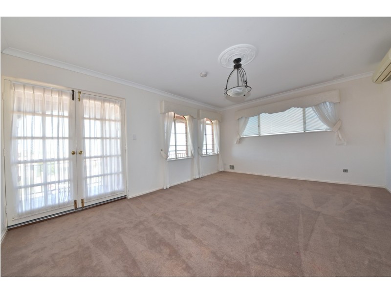 5 Selby Court, Mindarie WA 6030