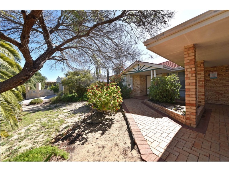 6 Savona Grove, Mindarie WA 6030